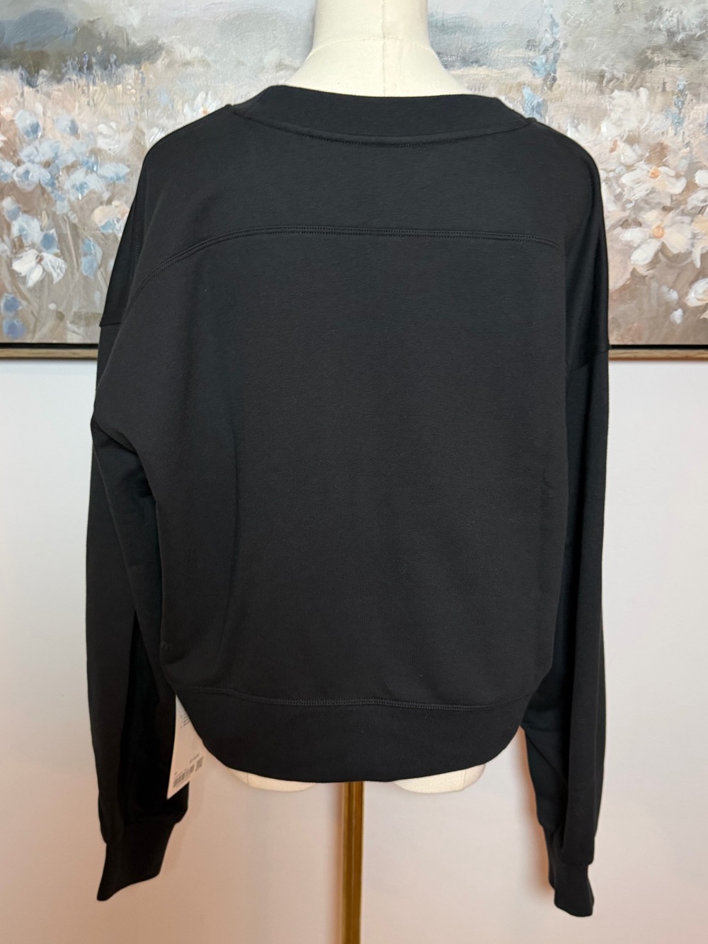 Lululemon Perfectly Cropped Crew in Black Size 6 NWT - Picture 2 of 5